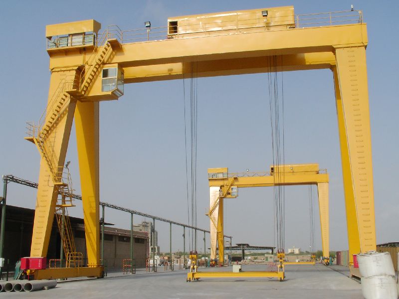 軌道式集裝箱門(mén)式起重機(jī)1